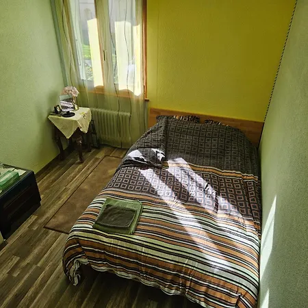 1 Jaune Dans Maison Prive