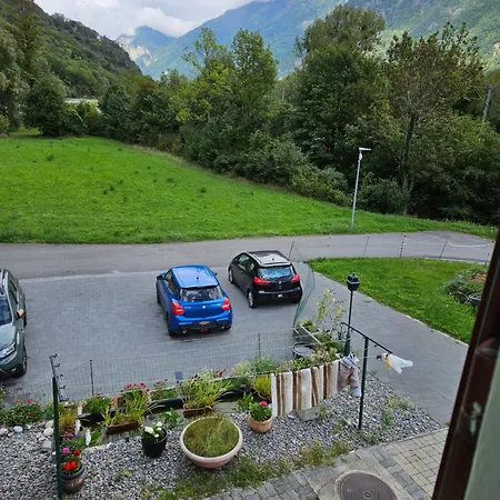 1 Jaune Dans Maison Prive *