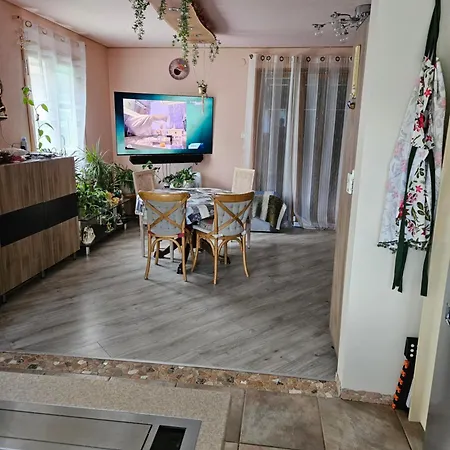 1 Jaune Dans Maison Prive Εξοχικό σπίτι Vernayaz