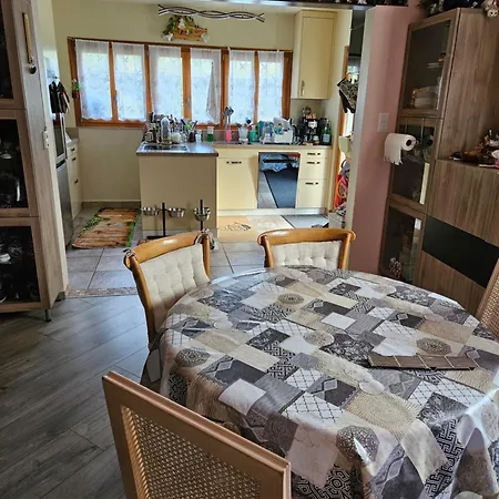 1 Jaune Dans Maison Prive